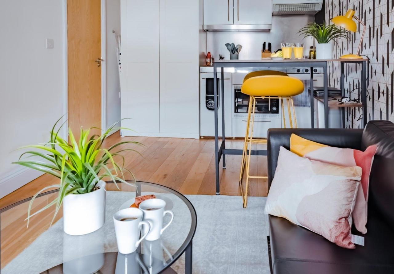 Classic Studio Apartment Cambridge  Bagian luar foto