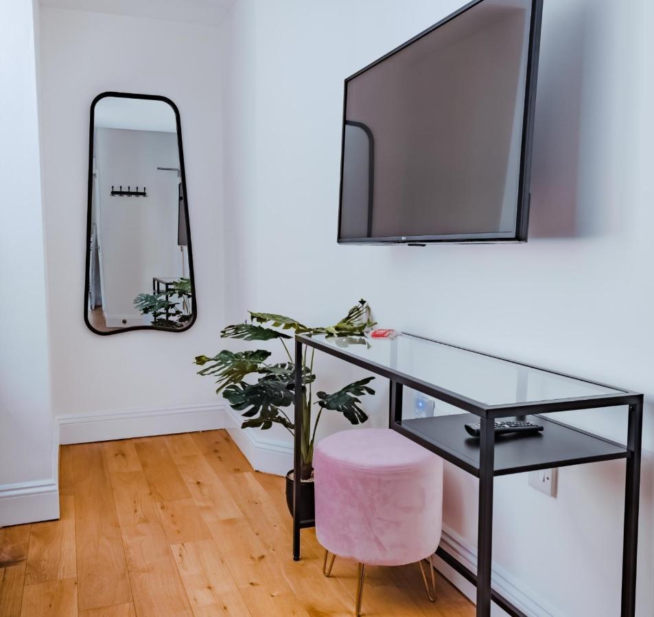 Classic Studio Apartment Cambridge  Bagian luar foto